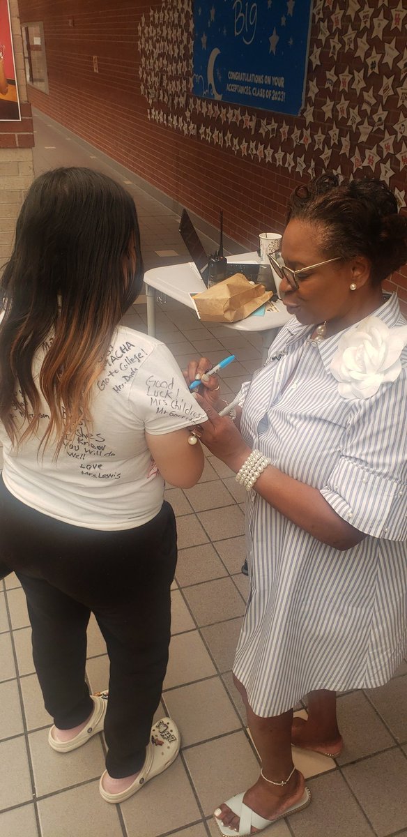 Diana C. Bell tweet media