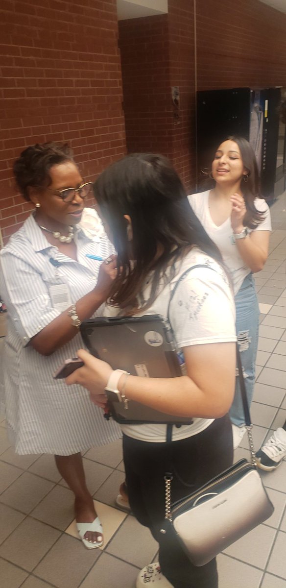 Diana C. Bell tweet media