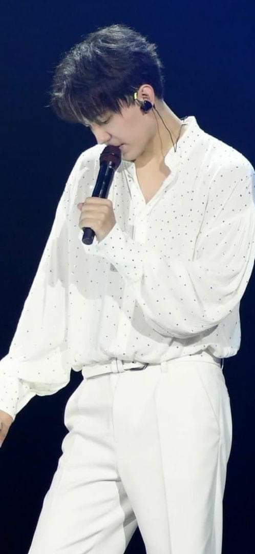 DeliaBu87570414's tweet image. Gracias mi bello artista por un concierto maravilloso te admiro mucho 
@dimash_official 
#zhalyn 
#together 
#TheStoryOfOneSky