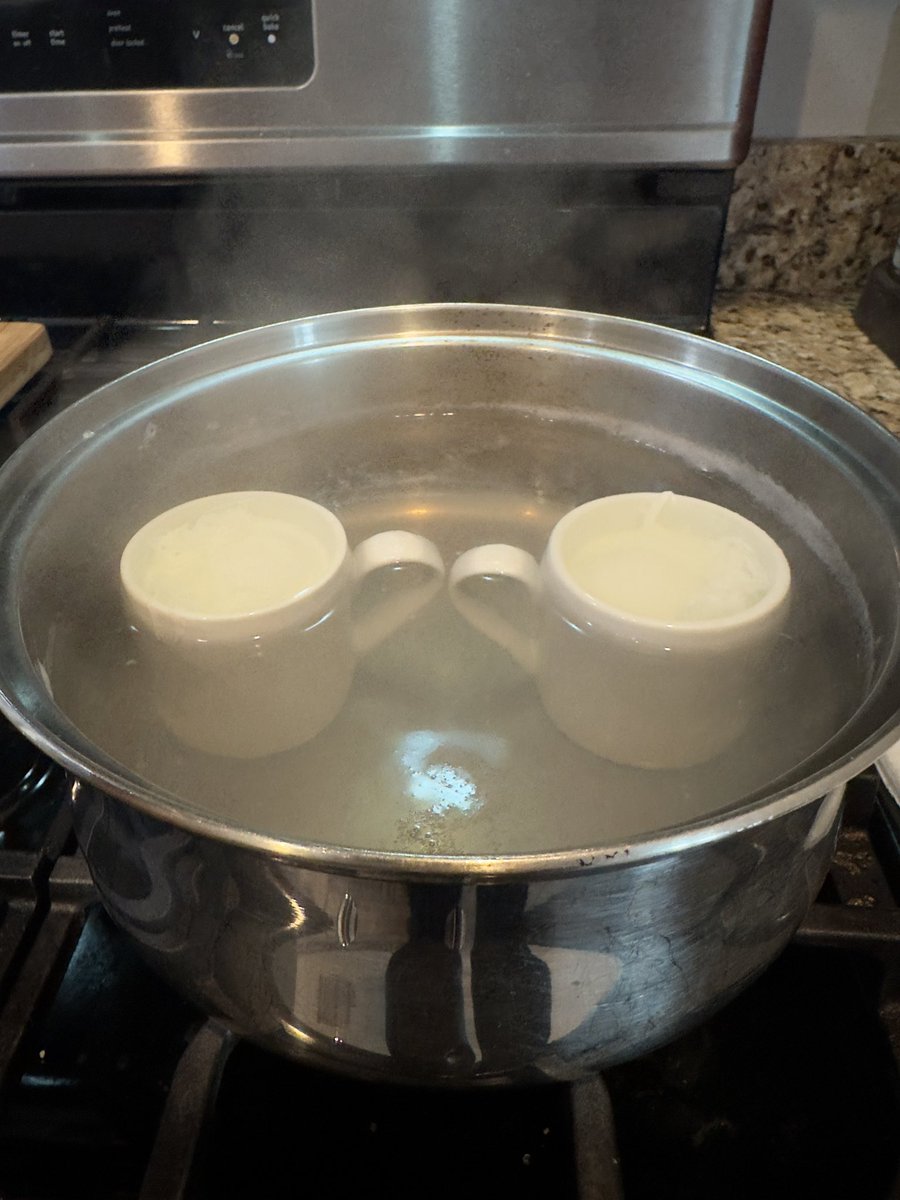 wsellers's tweet image. Mmmm perfect poached eggs, poached in a lungo espresso cup!  🤪🤔 @MrJamesMay, @RichardHammond - #PoachedEggs