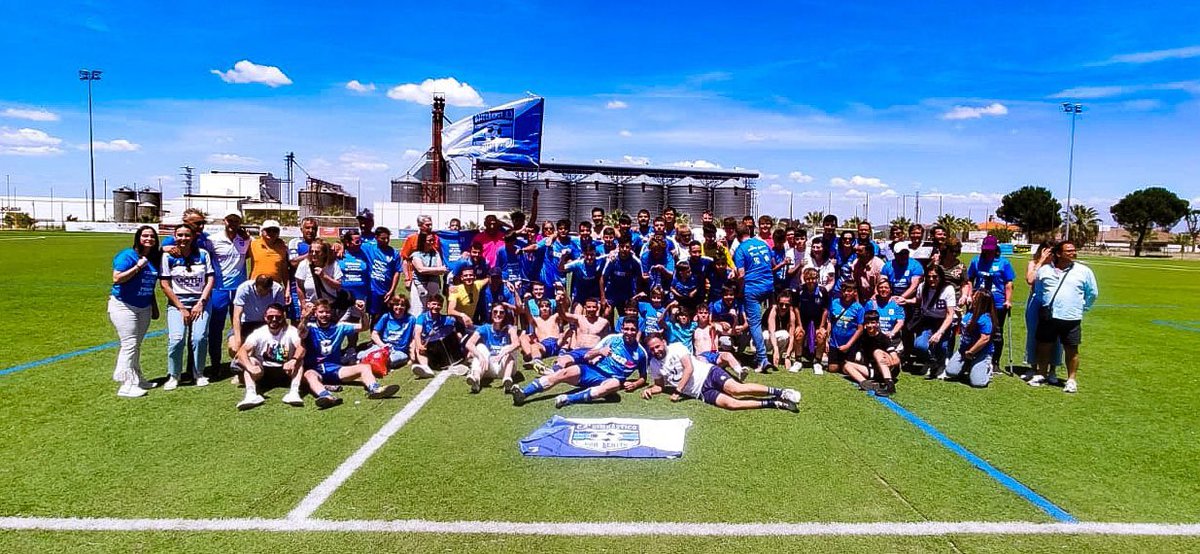 pjparejo's tweet photo. Se sufrió mucho, pero al final se consiguió el objetivo… Muchísimas Felicidades @CAGimnasticoDB … Seguiremos disfrutando de nuestros azules en la Primera División Extremeña… #GoAzules #DonBenitoTeEmpuja https://t.co/y3lMTizDNh
