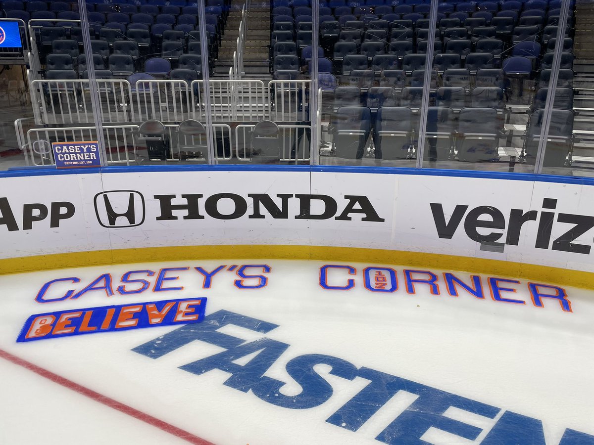 LBoltDesigns's tweet photo. Had an amazing time today at @UBSArena for the @NYIslanders “Paint the Ice” event. #Isles #beLIeve #CaseysCorner https://t.co/kqgjMYiXY3