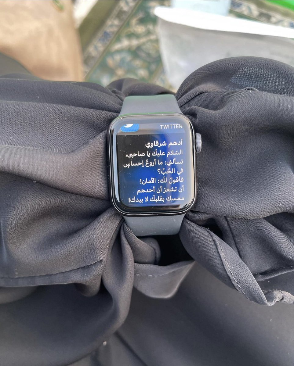 adhamsharkawi's tweet photo. تسألني: ما أروع إحساسٍ في الحُبِّ؟
فأقولُ لكَ: الأمان!
أن تشعرَ أن أحدهم ممسك بقلبكَ لا بيدكَ!
الأمان هو أن تمنحَ أحدهم القدرة على تدميرك، وكلكَ يقين بأنه لن يرميكَ ولو بوردة
وأنه مهما حدث بينكما فسيبقى يخشى عليكَ من أن تجرحكَ نسمة!
وأنه رغم كل المعارك الضارية فإنكَ لن تهون عنده https://t.co/e3p8GltUVN