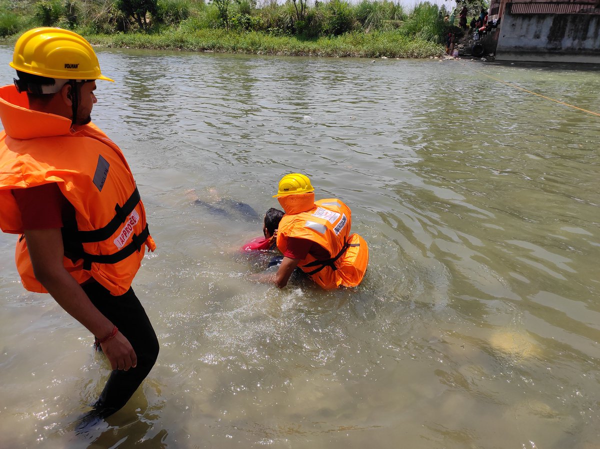 दिनांक 07/05/2023 को बड़ी नहर अंबाला रोड सहारनपुर में मॉक ड्रिल कार्यक्रम का आयोजन अनीश कुमार आपदा मित्र द्वारा किया गया। @cmoffice_up @upgovt @uppolice @rahat_up @sdrf_up @SaharanpurDm @YuvaSaharanpur @Nyksindia @YASMinistry