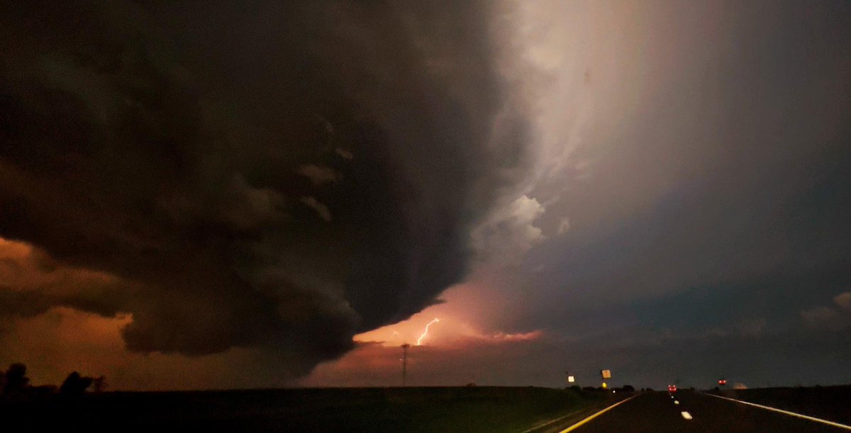 MDetrich's tweet photo. 2023 storm chase - Day 1. Crowell, TX, Thursday, May 4, 2023. #stormchase #tornado #lightning #ig_stormclouds https://t.co/lcFglqTkHt