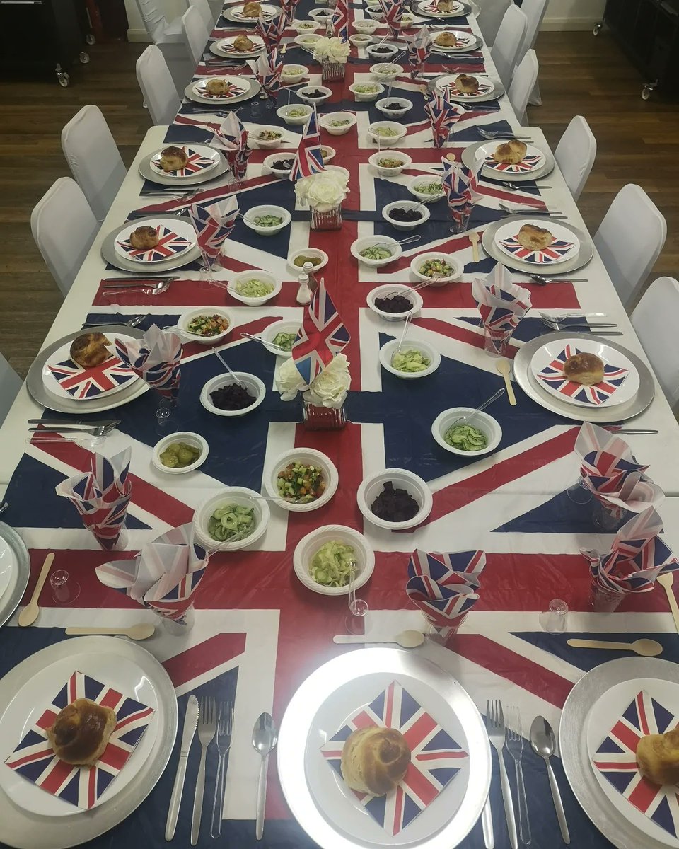 ParkSynagogue's tweet photo. #FinsburyParkSynagogue celebrated #kingcharles III #coronation with a Friday Night #Shabbat Dinner &amp; being filmed for ITV London!! #GodSaveTheKing #hackneyjewishcommunity #jewishhackney #theUS @unitedsynagogue 🇬🇧👑🇬🇧👑 https://t.co/QRdszENlwL