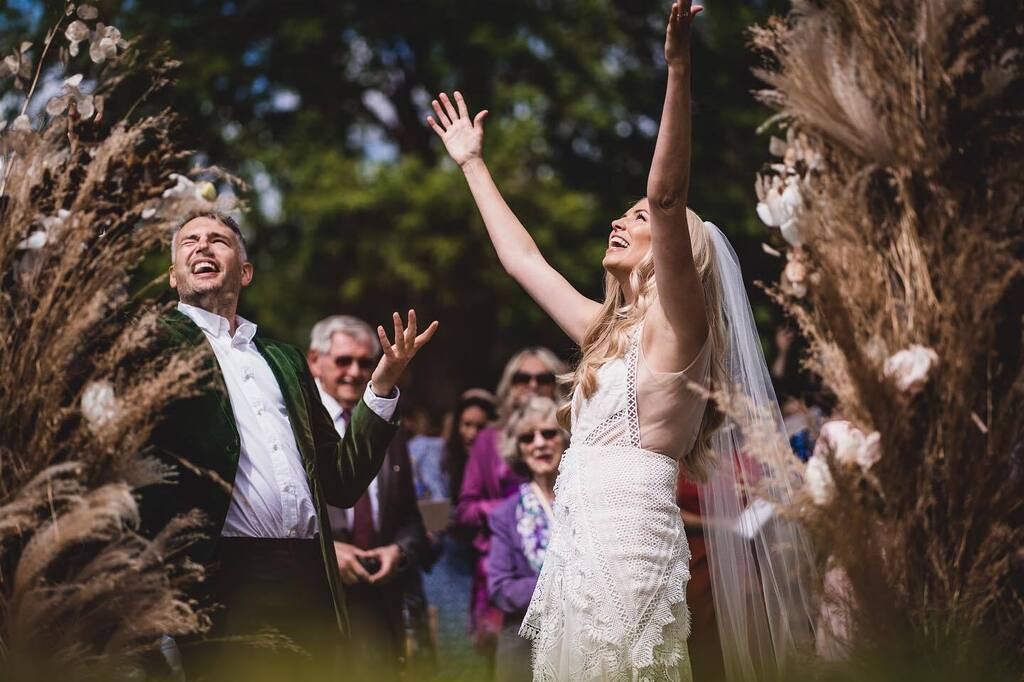 When it’s a bank holiday and the sun comes out! 🎉 🎉🎉 I hope it’s as bright and warm where you are today as it is in London today ☀️☀️☀️ We have a balmy 21 degrees and sun lotion on here…! And it’s got me really excited for all my summer weddings in t… instagr.am/p/Cr8k4outXGf/