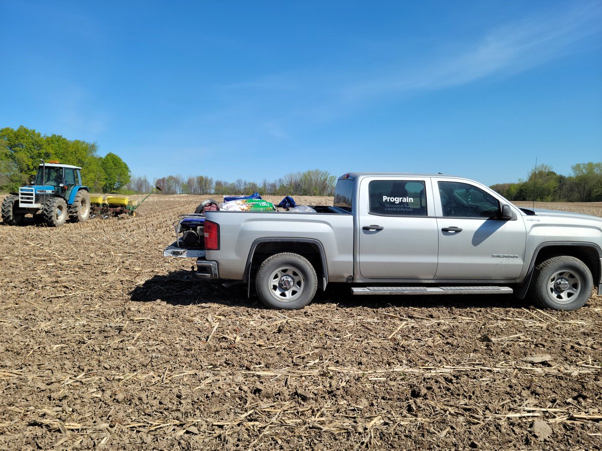 GrattonMaxime's tweet photo. Première parcelle / strip till #IP #Prograin #zeta, #mya, #atena, #acuna, #wilma contre OGM  but... comparer rendement économique
À suivre https://t.co/Zz2IFyGd9D