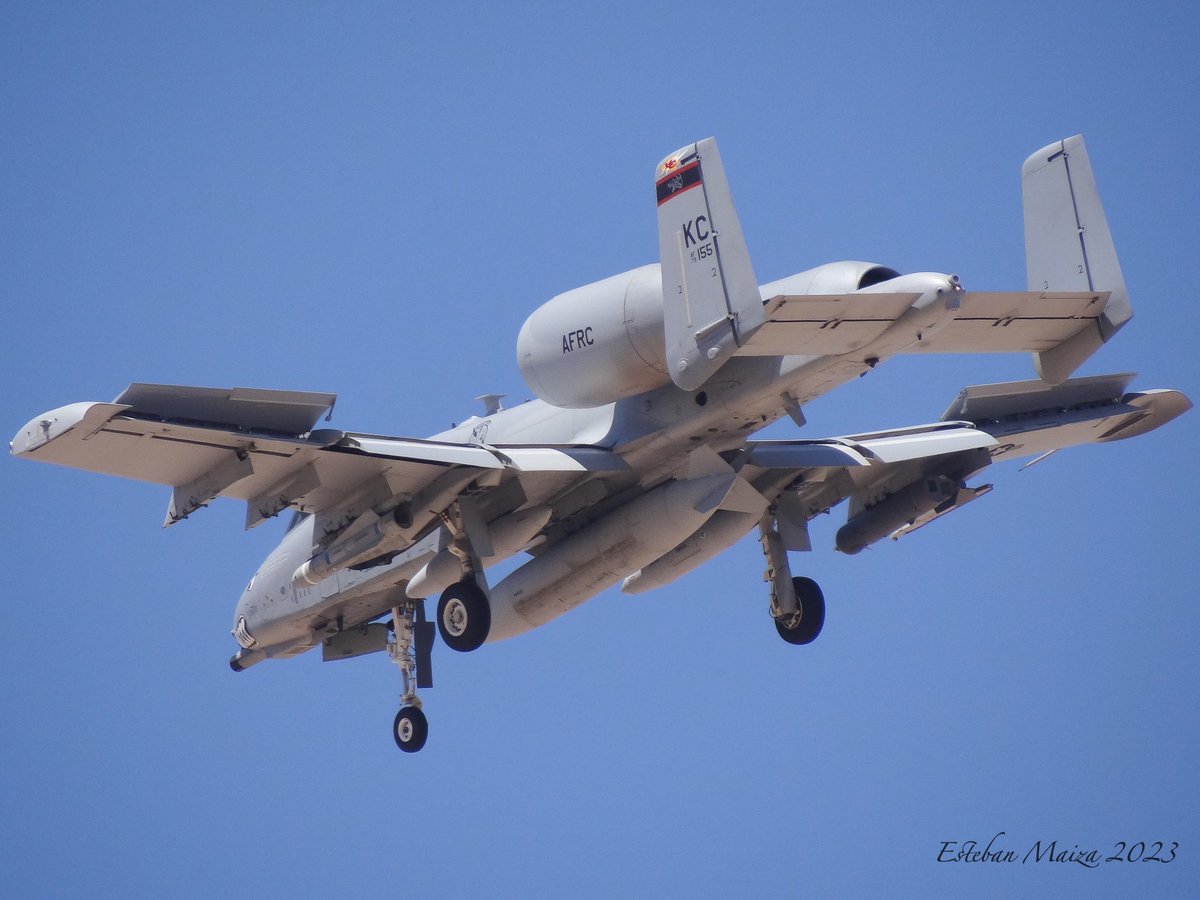 EstebanPhoto11's tweet image. Ya están en la base aérea de Zaragoza los cinco A-10 que en los próximos días ejecutarán misiones de Close Air Support durante el ejercicio #SwiftResponse23 #DefenderEurope23 del @USArmyEURAF liderado por la División Castillejos del @EjercitoTierra.

@EjercitoAire
