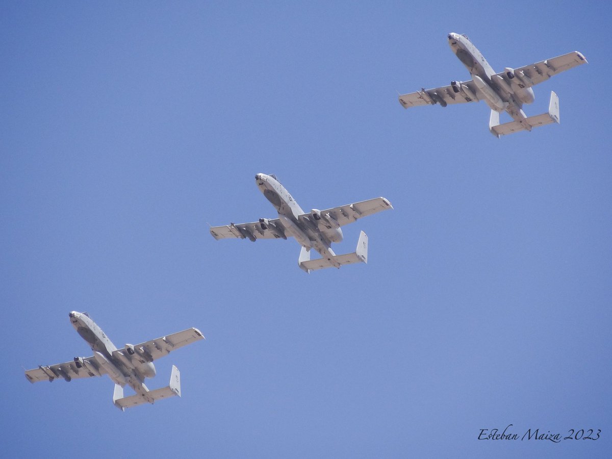 EstebanPhoto11's tweet image. Ya están en la base aérea de Zaragoza los cinco A-10 que en los próximos días ejecutarán misiones de Close Air Support durante el ejercicio #SwiftResponse23 #DefenderEurope23 del @USArmyEURAF liderado por la División Castillejos del @EjercitoTierra.

@EjercitoAire
