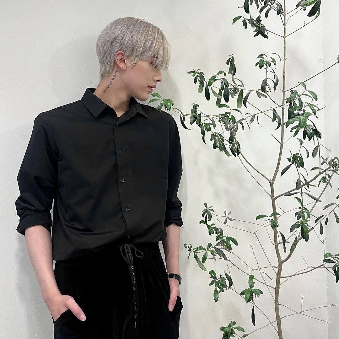 zb1fic's tweet photo. ghost of you ; rirae au

rui está en una banda que ha ganado éxito a base de las canciones que escribe acerca de su ex

tae es un fotógrafo profesional que radica en roma, italia; lejos de seúl donde le rompieron el corazón

ambos se reencontrarán en el tour de SONAGI en europa https://t.co/uXHchG377o