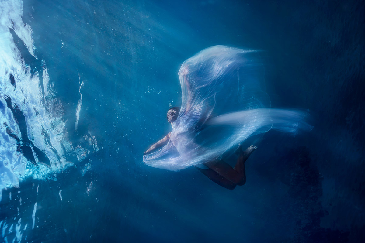 worldofwomenxyz's tweet image. #Artfest Frost Ring is here! ❄️

You can collect WoW artist @VarvaraAlay and WoWG artist @seaalchemyart pieces now 👇
artfest.worldofwomen.art

See you tomorrow at the same time for Rainbow Orb's reveal!