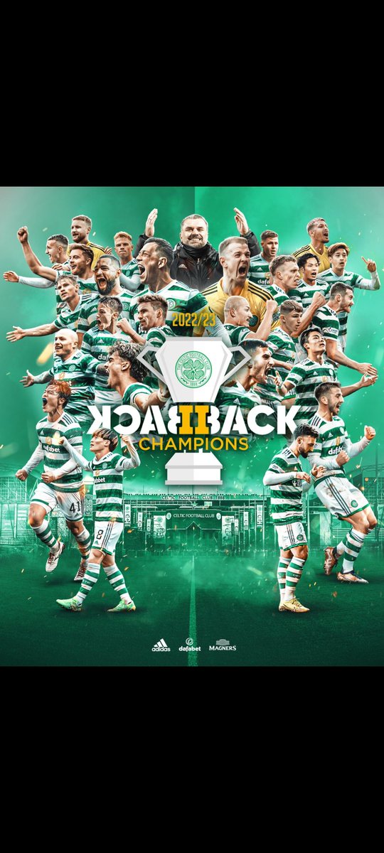 goggs81's tweet photo. Only 1 crowning ceremony that mattered this weekend. And it was for this lot 🏆🏆🍀 #back2back #championsagain #CelticFC https://t.co/oJgsEIxAq5