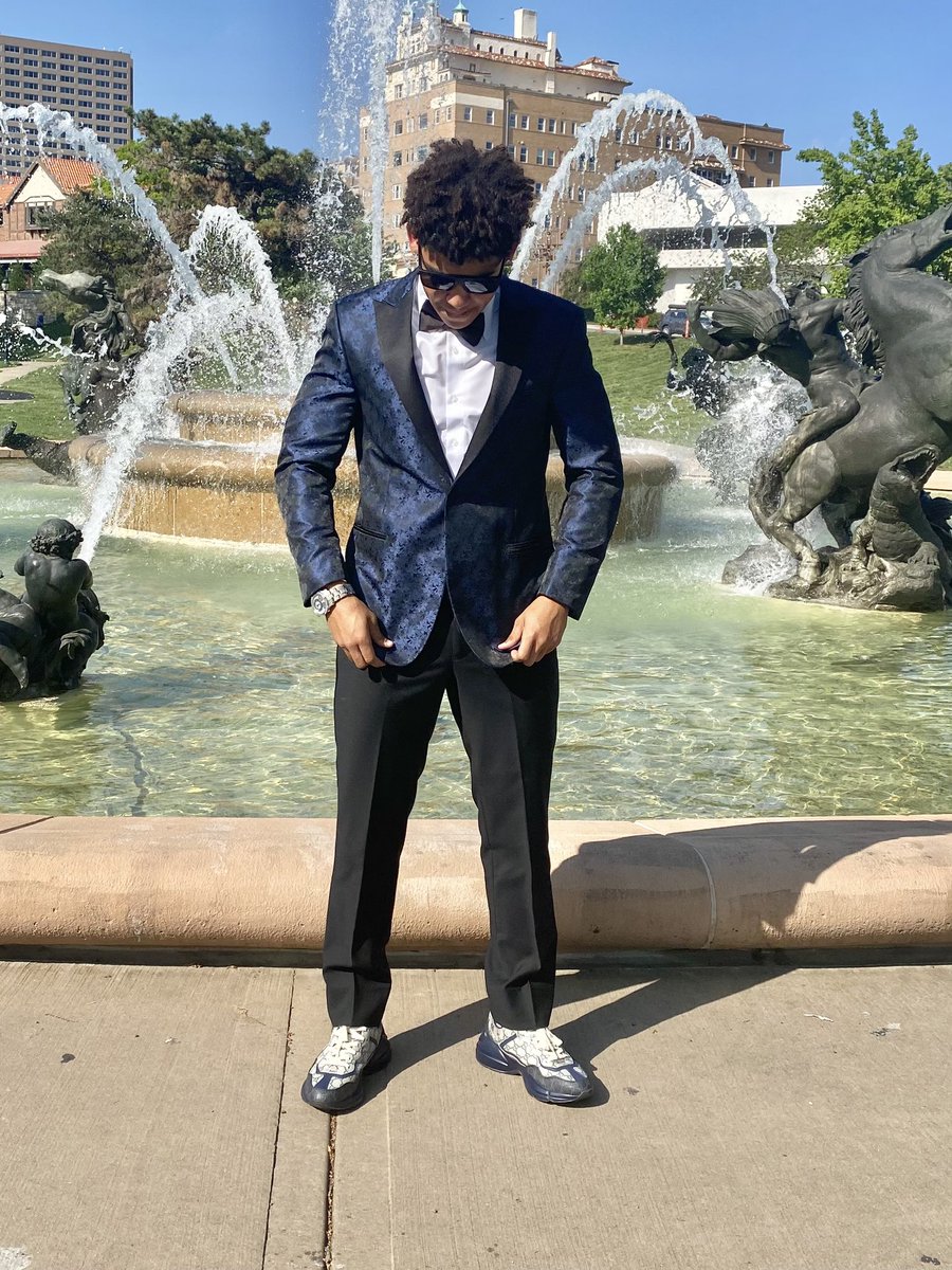 Anna52577374's tweet photo. A sharp dressed man✝️😎👊🏽📚🏈📱🗝️💪🏽🙏🏽@RomanTillmon https://t.co/lXfzpwi1MM