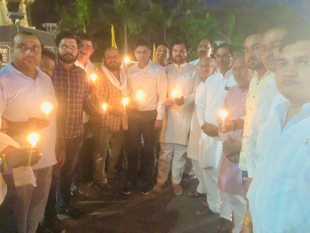 GajjuPathan's tweet photo. चौधरी जयंत सिंह जी के निर्देश पर खिलाडियों के आवाह्न पर राष्ट्रीय लोकदल ने कैंडल मार्च निकाला!
#arrest_brijbhusan_now 
#westandwithchampion 
@BajrangPunia @sakshijoshii @PragyaLive @shadab_RLD @LambaAlka @Nationalism_Hin https://t.co/7sHfMgdtFV