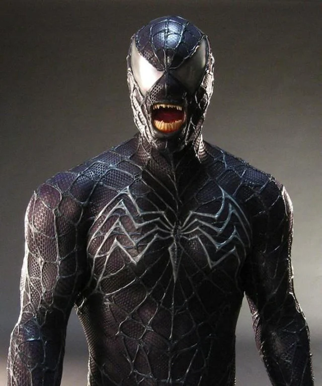 Akhisan_'s tweet photo. après l'échec de spider man 3 Sam Raimi avouera qu'il est déçu du film il n'a pas pu faire ce qu'il souhaitait comme par exemple le costume bcp plus terrifiant de venom ou même la durée initiale du film qui devait être de 3h avec la rédemption de l'homme sable https://t.co/UCN7twWEy8