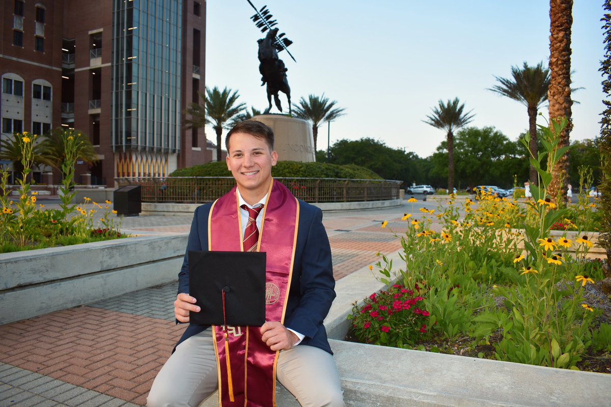 WKinnard's tweet photo. Officially an alumni at my dream school 🎓 https://t.co/927WWCtCyn