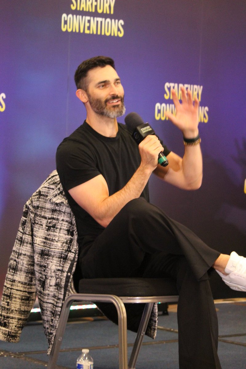 Buddha_aka_me's tweet photo. Tyler Hoechlin Sunday Panel at #UltimatesApokolips 

Note: I'm just throwing them up completely unedited to save time. https://t.co/lFIdDy3tUp