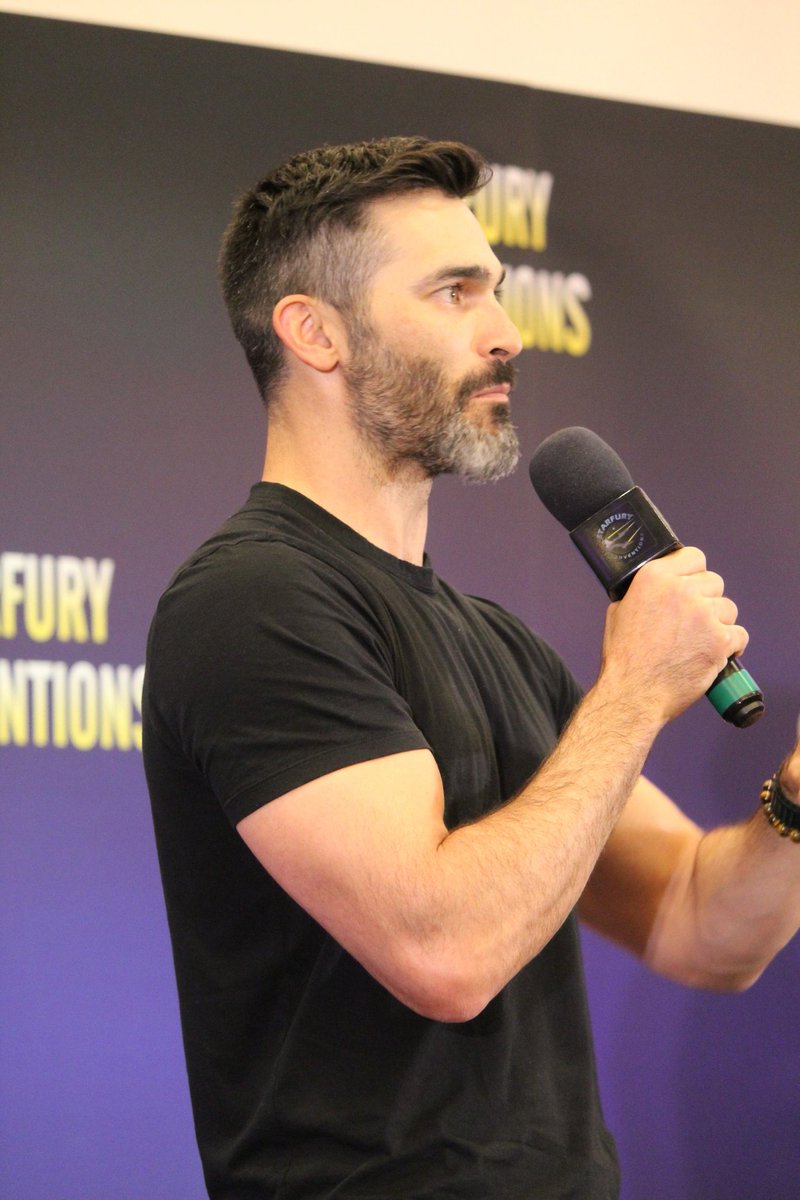 Buddha_aka_me's tweet photo. Tyler Hoechlin Sunday Panel at #UltimatesApokolips 

Note: I'm just throwing them up completely unedited to save time. https://t.co/lFIdDy3tUp