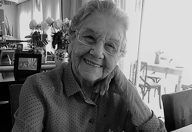 SBTonline's tweet photo. Morre, aos 91 anos, a apresentadora Palmirinha Onofre (via #Fofocalizando)

https://t.co/GKepXIj2rw https://t.co/T2rzcckYnF