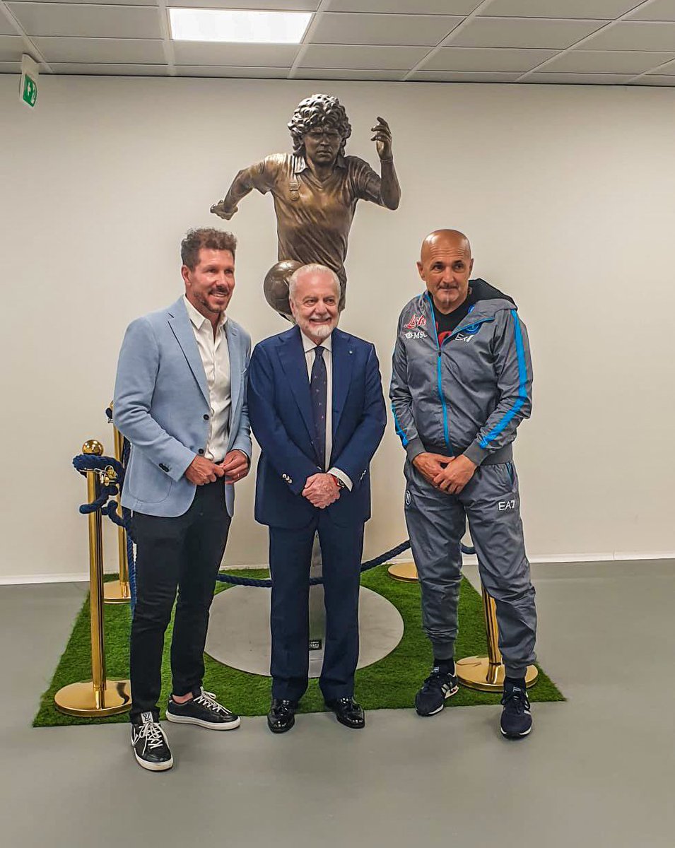 🇮🇹🤝 Diego Simeone is at Napoli-Fiorentina today. Here he is with club owner Aurelio De Laurentiis &amp; manager Luciano Spalletti.