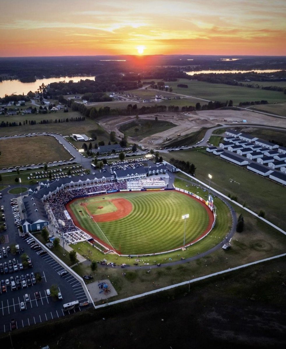 jheiden79's tweet image. It is with honor to announce that I have signed a contract to become the next announcer for the Traverse City Pit Spitters!
The internship search was a long road but it all worked out in the end. I’m excited to get started, it’s gonna be a great season! #NWL #Wespit🍒
