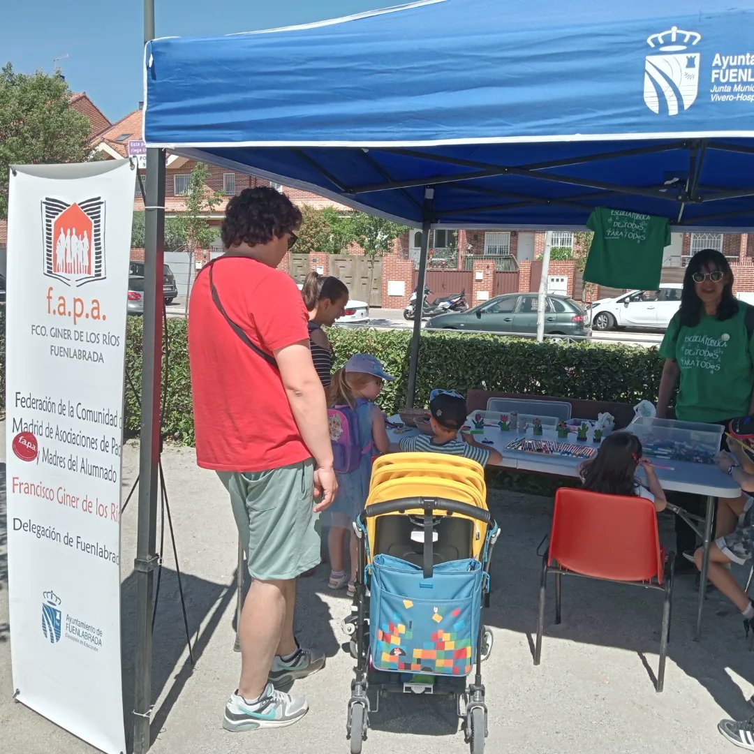 fampafuenlabra's tweet photo. Hoy hemos participado en el Festival de Primavera de la #JMD_VHUfuenla con un "taller de flores con rollos de papel reciclado". Hemos disfrutado con todos los niñ@s que se han acercado a nuestro stand.
#fapafuenlabrada
#ayuntamientodefuenlabrada https://t.co/DgIWtjAI4k