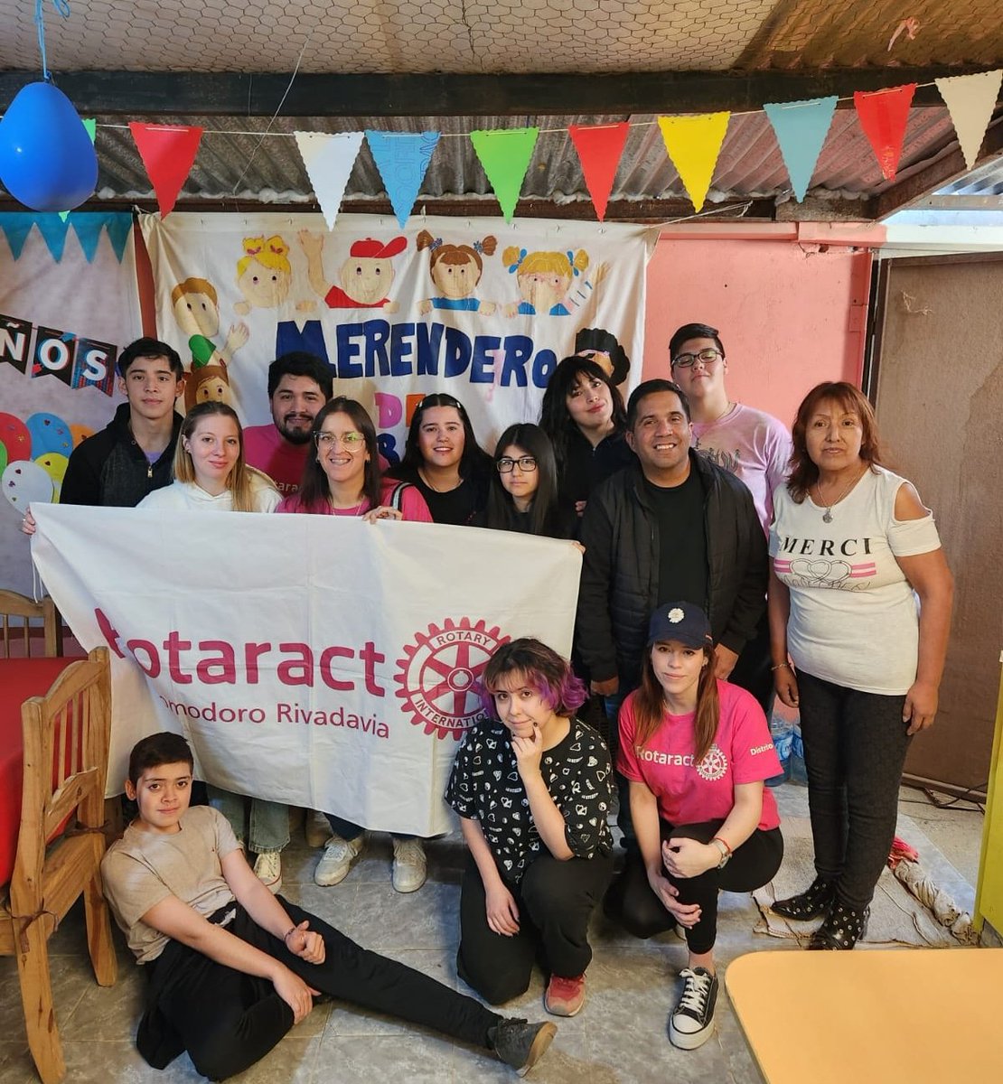 RotaryComodoro's tweet photo. Rotaract Comodoro inauguró el Programa Ludoteca Rota-Te-Ti en el Merendero de Sabina de Fracción XIV . 

Participamos de la actividad junto a Interact https://t.co/3Ea5dGyt25
