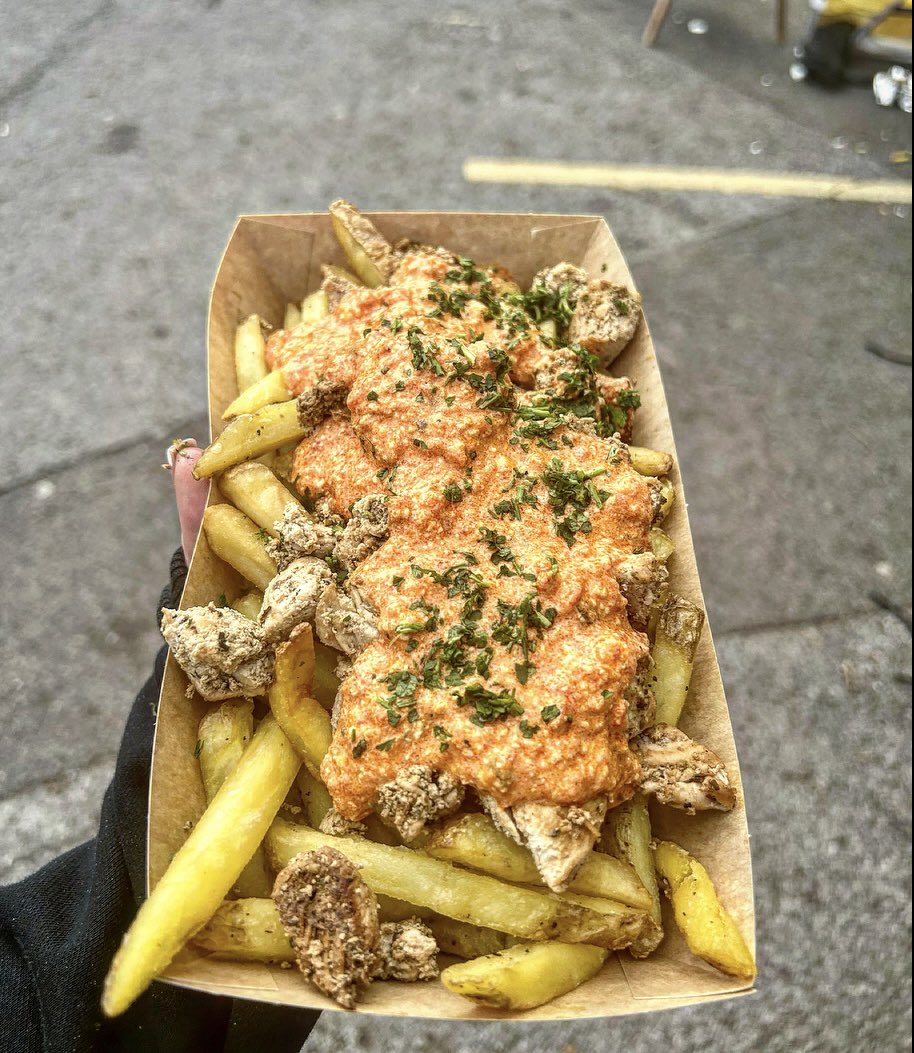 Loaded chicken fries with spicy feta sauce at Bristol Rovers 😮‍💨😮‍💨 <a href="/Official_BRFC/">Bristol Rovers</a> <a href="/FootyScran/">Footy Scran</a> <a href="/thegreekgrazeco/">The Greek Graze Co</a>