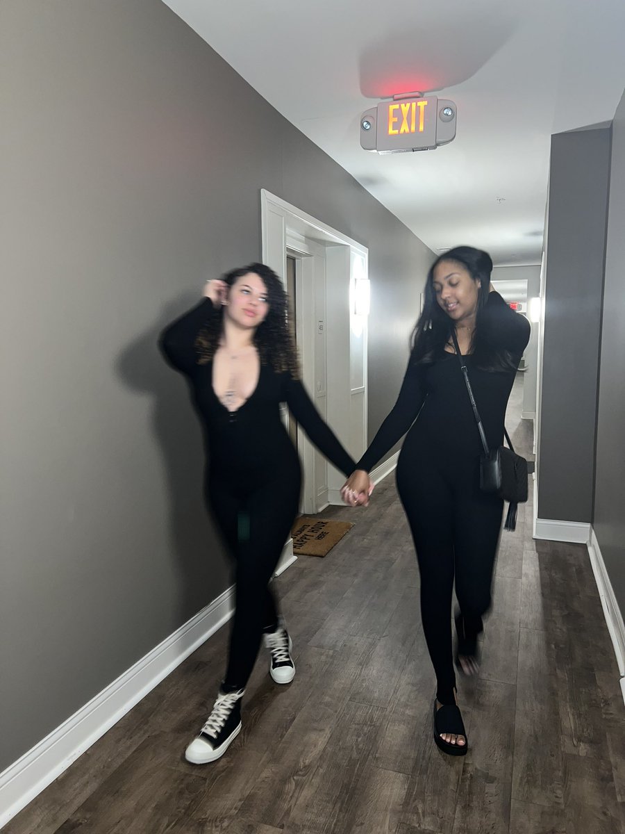 Out of town thuggin with my round