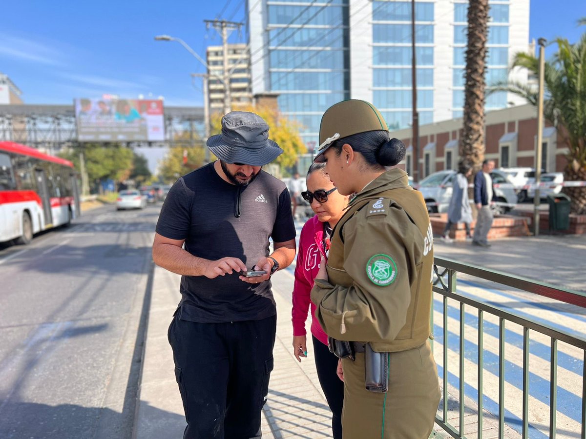 carabprandes's tweet photo. #Vitacura: @Carabineros de la 37 Comisaría se despliega en los diferentes locales de votación de la comuna, con la finalidad de asistir y resguardar a la ciudadanía en el Nuevo Proceso Constituyente año 2023. 
#OrdenyPatria #CarabinerosDeTodos https://t.co/cdiILSHGnr