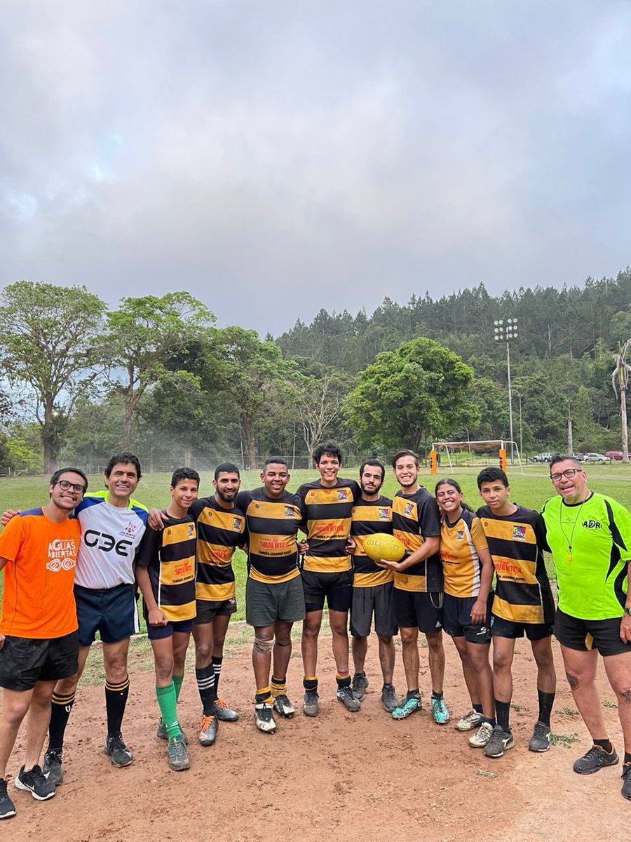 CRUSB's tweet photo. Este sábado estuvimos en nuestra casa jugando toda la tarde frente al equipo de @ucabrugbyclub. Además se siguió la serie de cuidados al campo de rugby. Queremos agradecer a todos los presentes por una tarde agradable de rugby 🏉. E invitar a la comunidad universitaria… https://t.co/kHWyZfYp7g