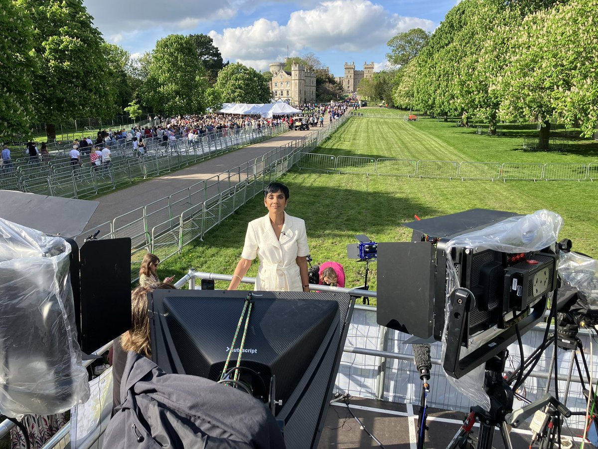 sarahparrish01's tweet photo. Ready for @reetacbbc on BBC1. At last some sun https://t.co/FwDsForPV5
