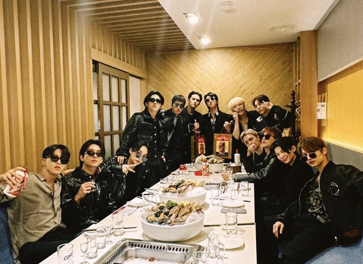 tinkswonu's tweet photo. seventeen’s monthly meeting! 😭🖤 https://t.co/r6Z1voyHTF