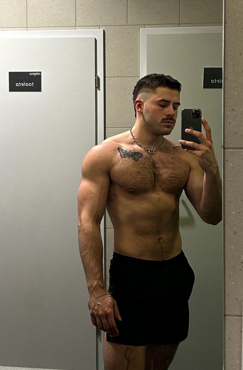 Meet me in the showers 💦 

onlyfans.com/suxje