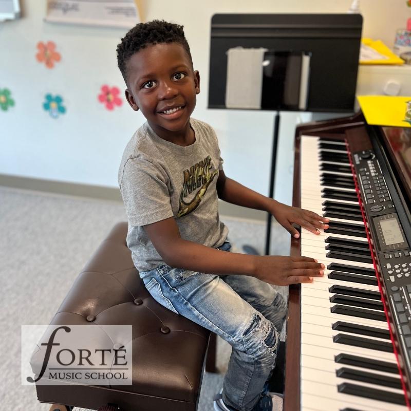 ForteMusic419's tweet image. We&apos;re excited to introduce Amari! ✨ He started piano lessons with our teacher Chelsea this week! 🎹🎵

#pianolessons #musiclessons #pianolessonsforkids #pianolessonsforadults #pianolessonsforbeginners #pianolessonstoledo #pianolessonsnearme