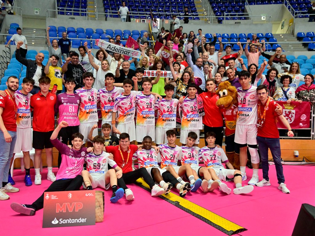 🏆 COMPETICIONES

El BARÇA se lleva el título ante un ABANCA <a href="/ADEMARLEON/">//Abanca Ademar León</a> que tuvo el control de inicio, pero se vio superado ante el vendaval azulgrana (17-24)

🔝 Andrés Paniagua MVP de la final

📺 youtube.com/watch?v=0ae2Rc…

📷 RFEBM / J.L. Recio

#⃣ #CyLesBalonmano #CopaRey2023