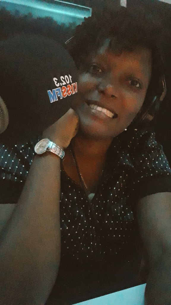 Janeuwimana's tweet photo. #Kumbe: Turi kuganira ku bibazo by'amatsiko byose dufite ku #Imihango Uku kwezi kose tuzayivugaho dusobanurirane byinshi byerekeranye na yo. Ni mu kanya gato 18h00-20h00 kuri @1023KISSFM ku bufatanye na @HDIRwanda
#Imihango #menstruation #periods https://t.co/cZw0iTU92k