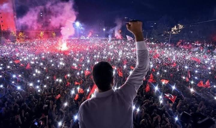 “Biz adalete susamış, demokrasiye inancı tam, TÜRK gençliğiyiz”