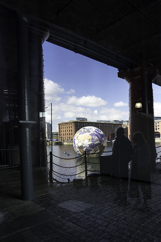 eye4photo_uk's tweet photo. Reflecting the World
#FloatingGlobe #Eurovision2023 #Liverpool #AlbertDock #RoyalAlbertDock #Art #LukeJerram #ThePhotoHour #Photography https://t.co/dQkt3Vn4sn
