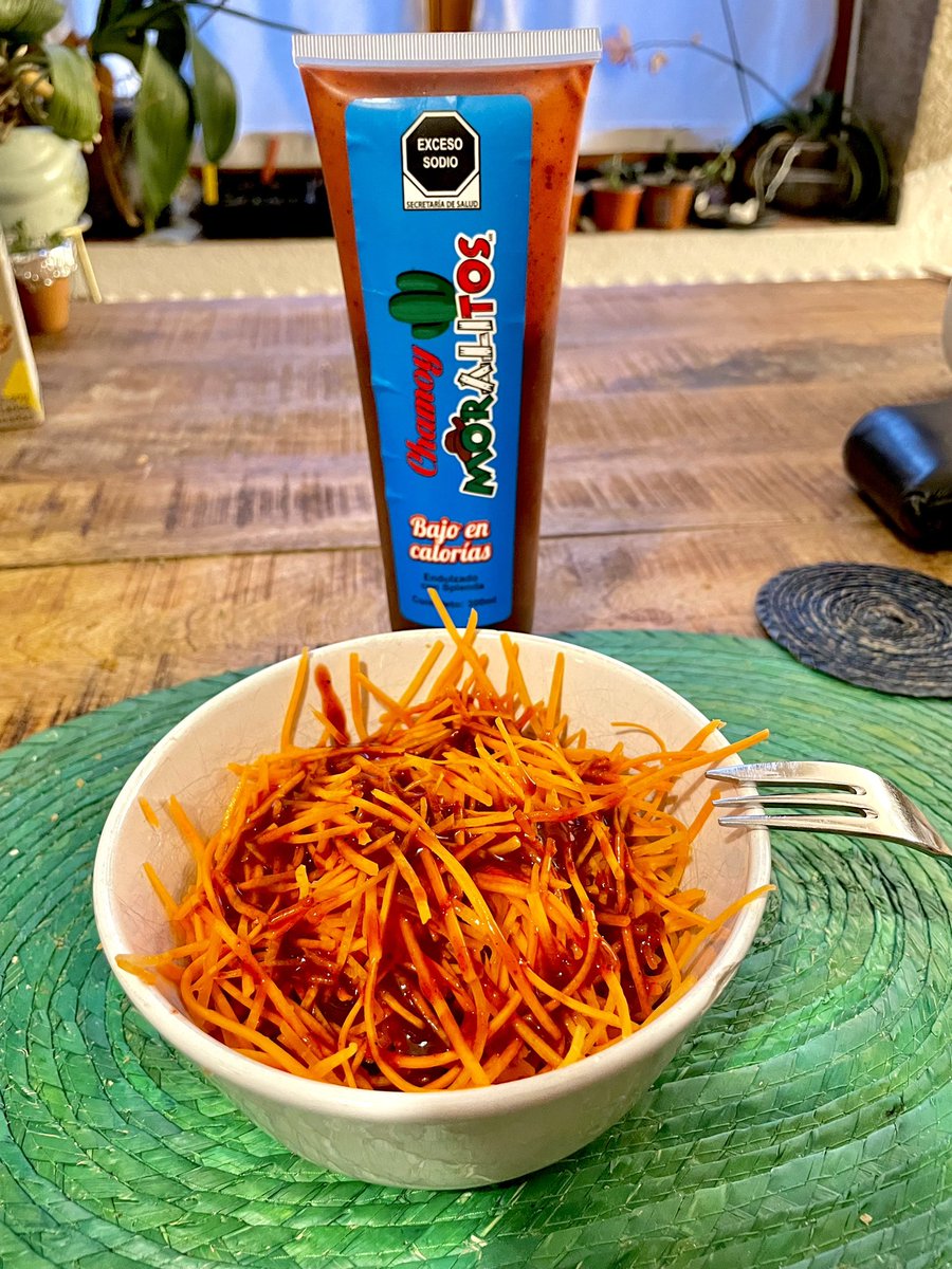 Le entramos al #domingodeantojadera especialmente para los Mexicanos porque de otros lados nos miran raros por comer todo con chile y limón. En este caso como chamoy  🤤 bajo en calorías porque gordo pero me cuido 🤪😜😝