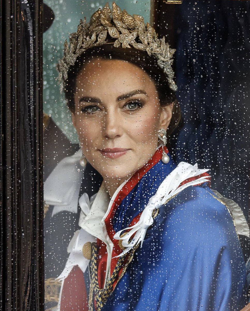Rileydo73362981's tweet photo. I still can’t get over this photo. 
One for the history books 
#Coronation 
#PrincessofWales 
#Catherine https://t.co/2Qi6oThdJ4