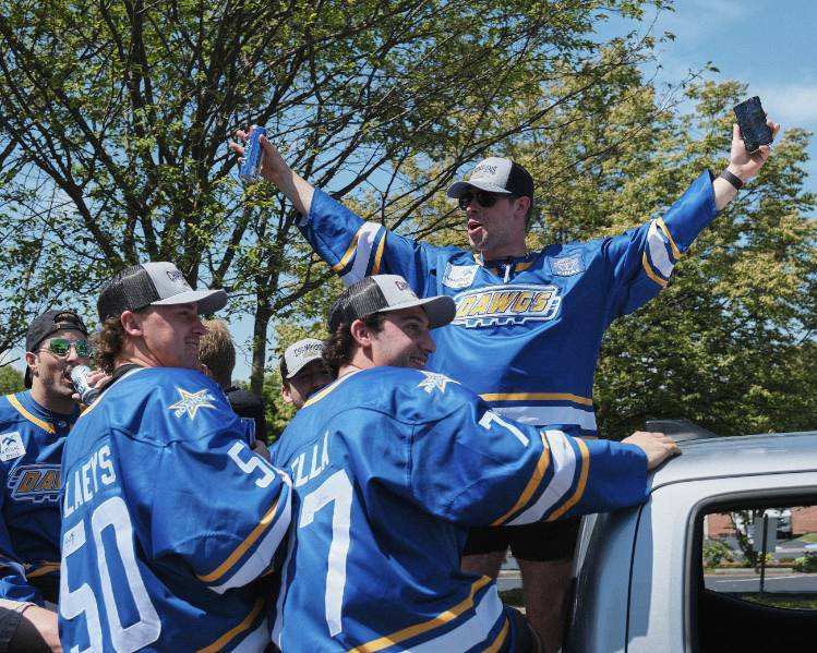 JXavier18_'s tweet photo. My time here may have been short, but was it ever sweet. Thank you @RailYardDawgs and the Roanoke faithful for an incredible season. Best fans in the league hands down. #DawgsOnTop #BusinessFinished https://t.co/q48FSZPyeO