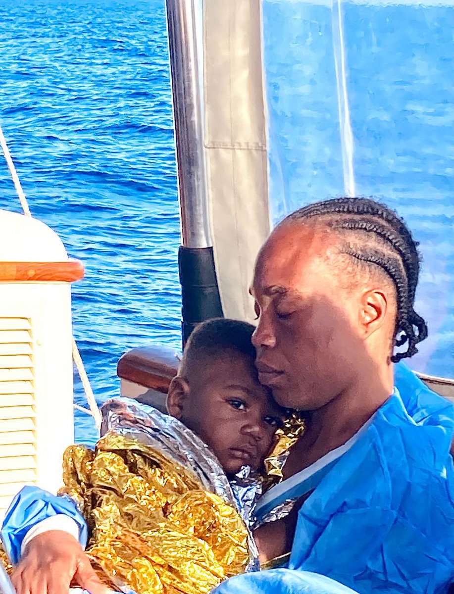 Ser madre en el camino de huida hacia un lugar seguro no es a menudo una elección, sino el fruto de abusos y violencia extrema. Por eso, nada es comparable con su fortaleza y profundo coraje en el viaje que emprenden en busca de paz y dignidad.
Hoy el #DiadelaMadre es para todas