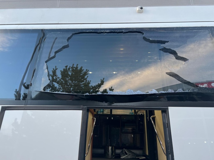 Taşlı saldırıya uğrayan İmamoğlu'nun otobüsünün son hali