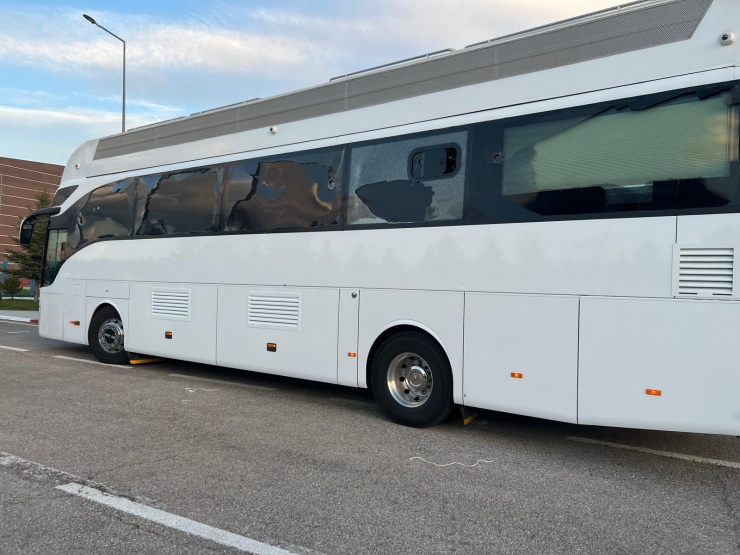 Taşlı saldırıya uğrayan İmamoğlu'nun otobüsünün son hali