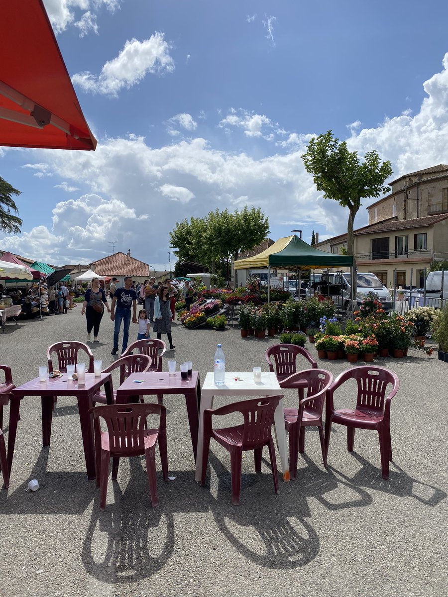 alainscudellaro's tweet photo. #miradoux petite balade fort sympathique à la foire de printemps pas mal de stands pour préparer son jardin. Merci aux pompiers 🚒 pour l’organisation et à Jérémy Lagarde son maire pour son accueil. #gers #lomagne https://t.co/zD5EZ2rN0w