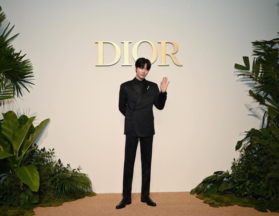 hi_high_hiy's tweet photo. Time for Dior. https://t.co/XqAgX5N56U