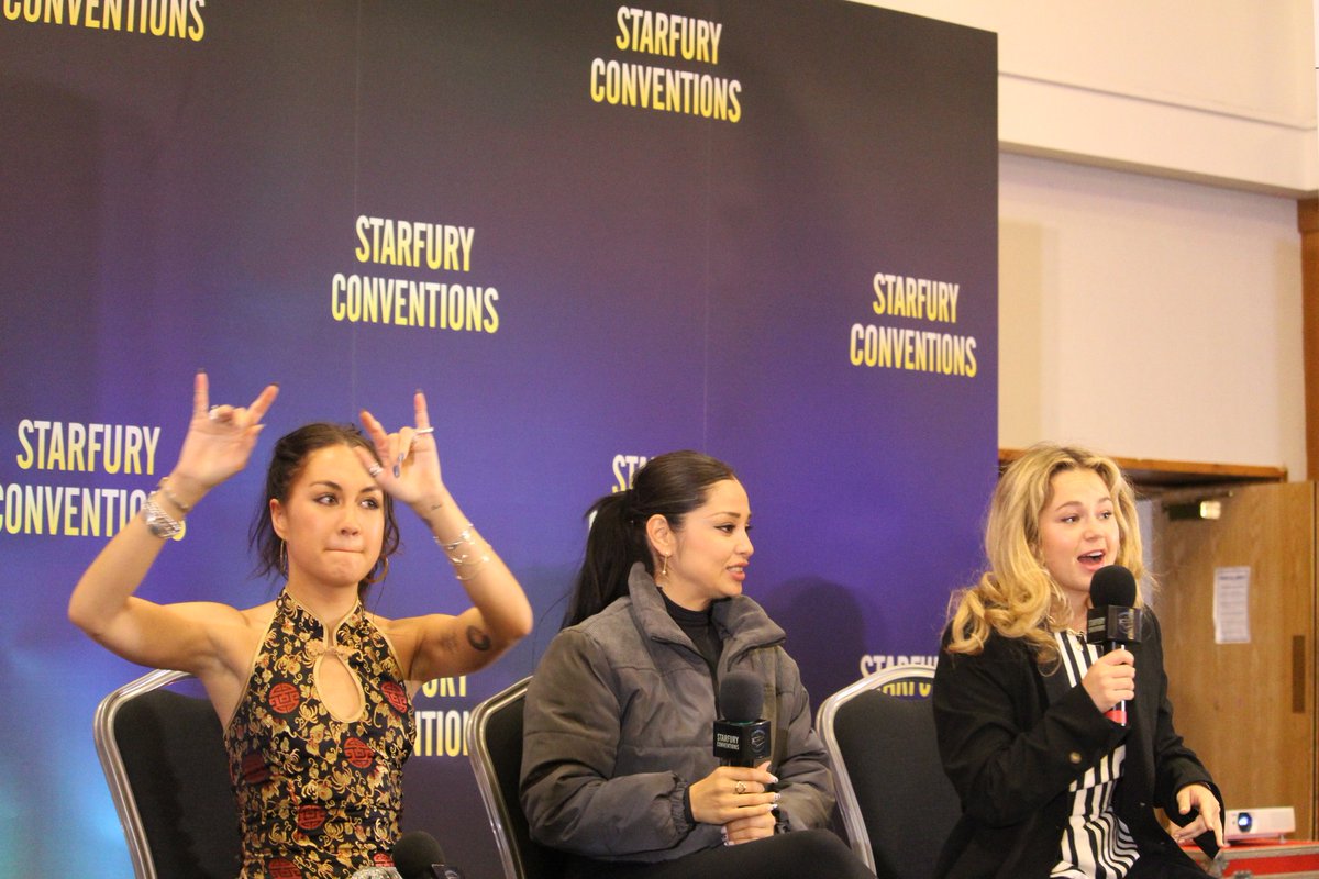 Buddha_aka_me's tweet photo. Stargirl Sunday Panel at #UltimatesApokolips 

Note: I'm just throwing them up completely unedited to save time. https://t.co/r4BMzaiV9V