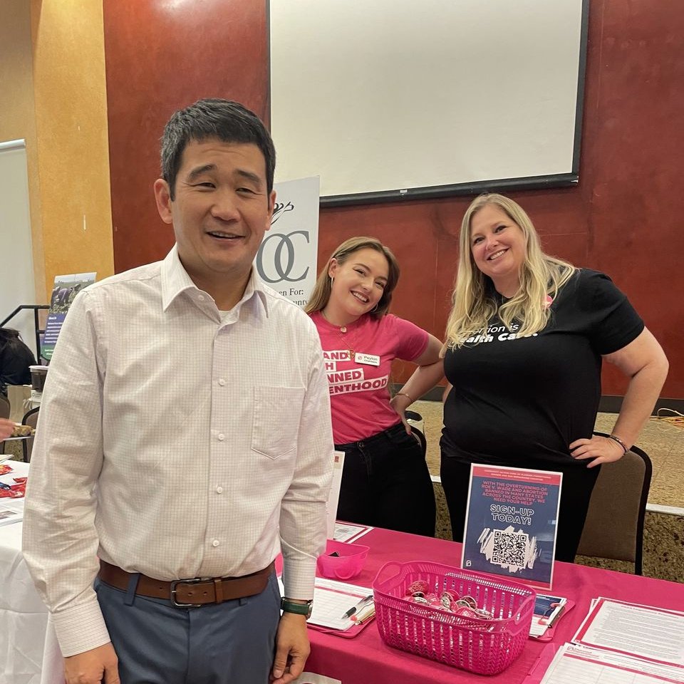 DaveMinCA's tweet photo. Great to see so many friends at yesterday's #GreatAmericanWriteIn hosted by Women For: Orange County.
At a time when we face so many huge challenges, this event, where activists write advocacy letters to legislators like me, is so important.
This is what democracy looks like! https://t.co/v09Iqf1rH8